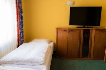 Фото номера Трехместный номер Мотели Motel Petro г. Тожим 2